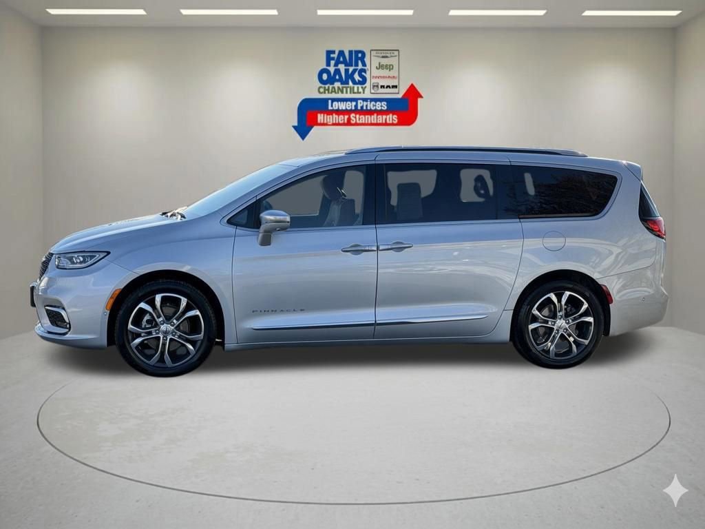 Used 2024 Chrysler Pacifica Pinnacle image 12