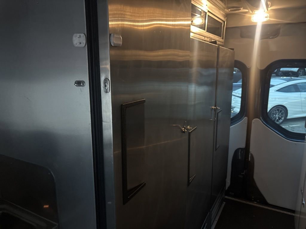 Used 2020 Mercedes-Benz Sprinter 4500 image 35