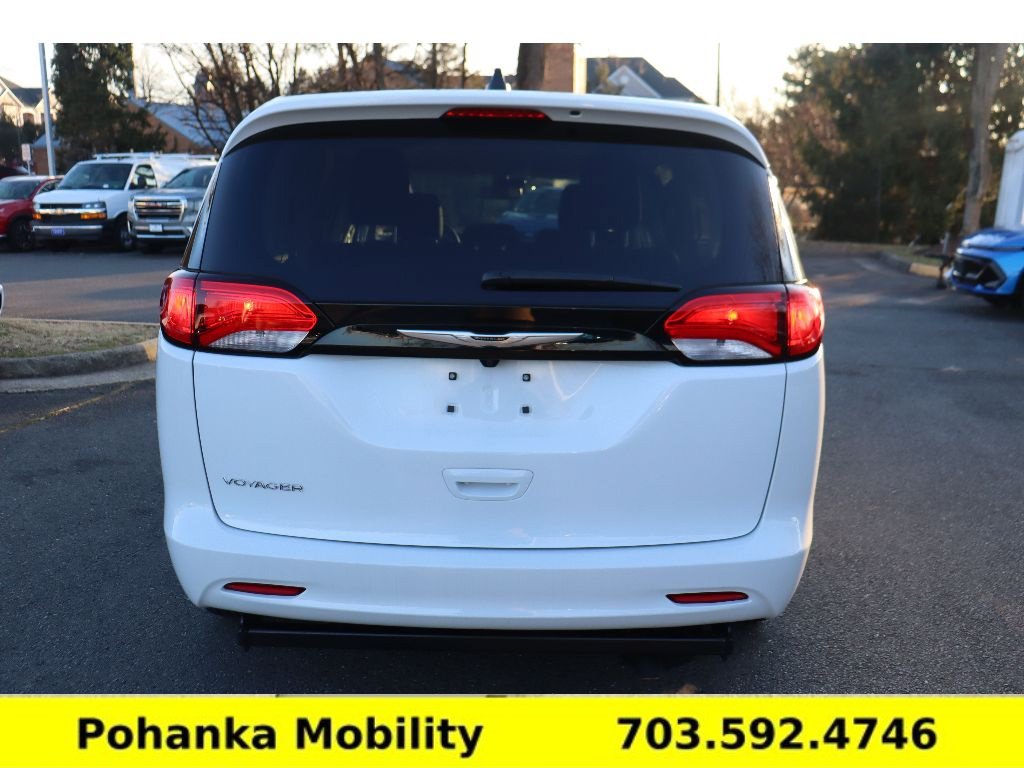 Used 2024 Chrysler Voyager LX FWD image 8