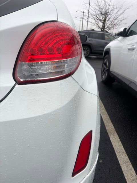 Used 2013 Hyundai Veloster RE:MIX Edition image 10