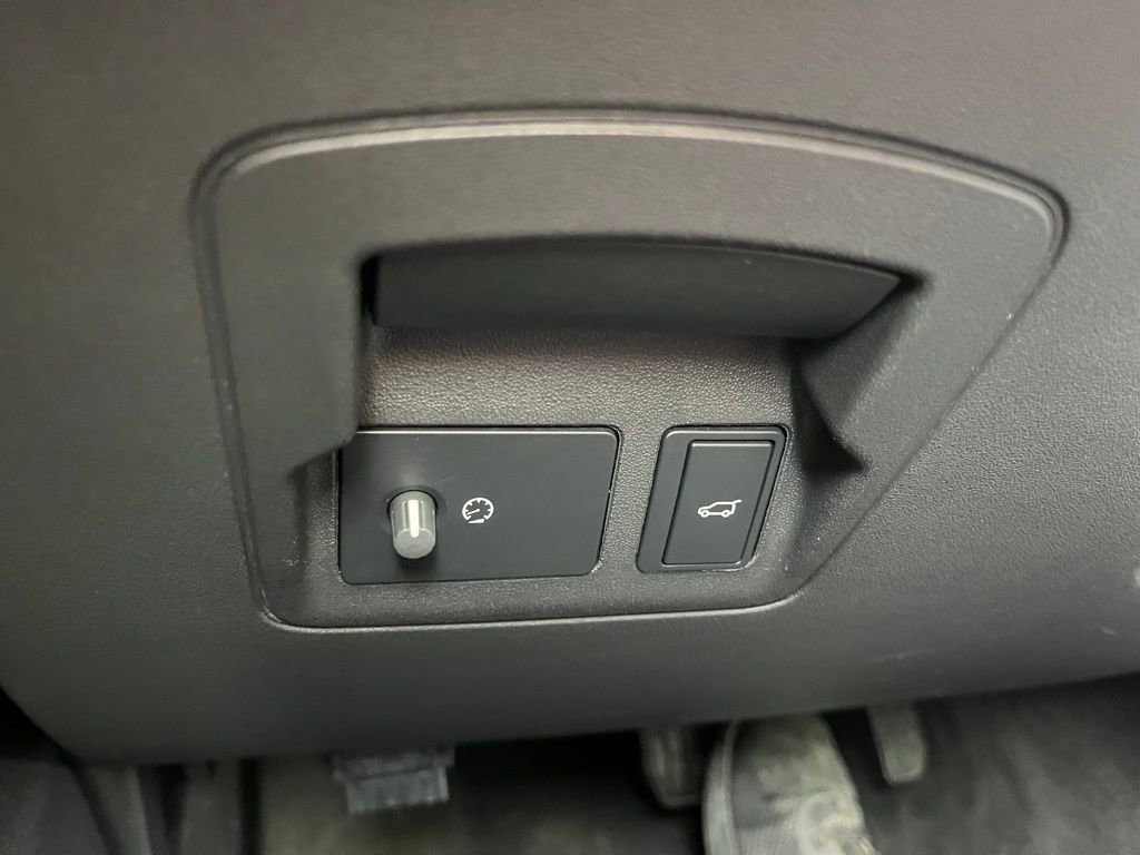 Used 2024 Land Rover Range Rover Velar S image 14