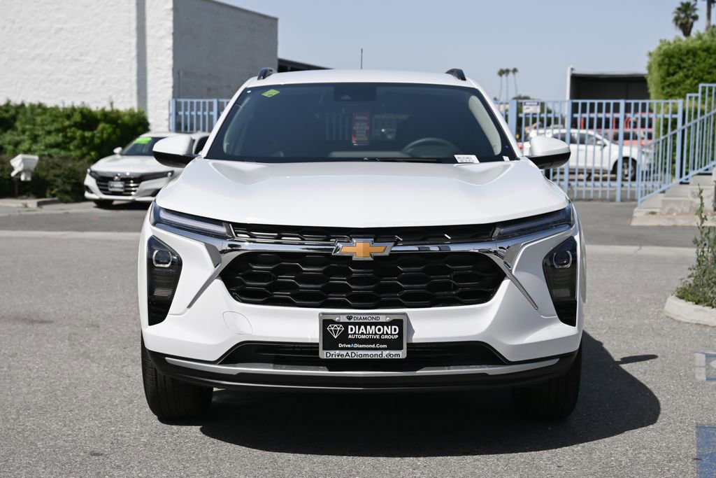 New 2026 Chevrolet Trax LT w/ LPO, Blackout Package FWD image 2