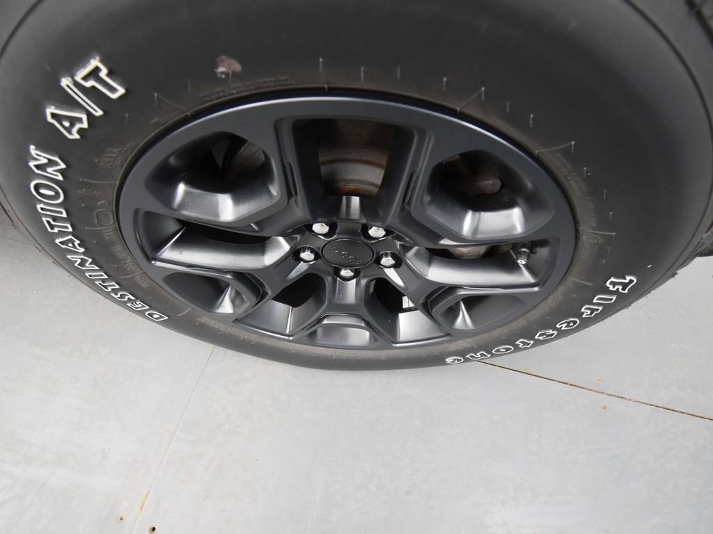 Used 2022 Jeep Cherokee Trailhawk w/ Comfort/Convenience Group image 9