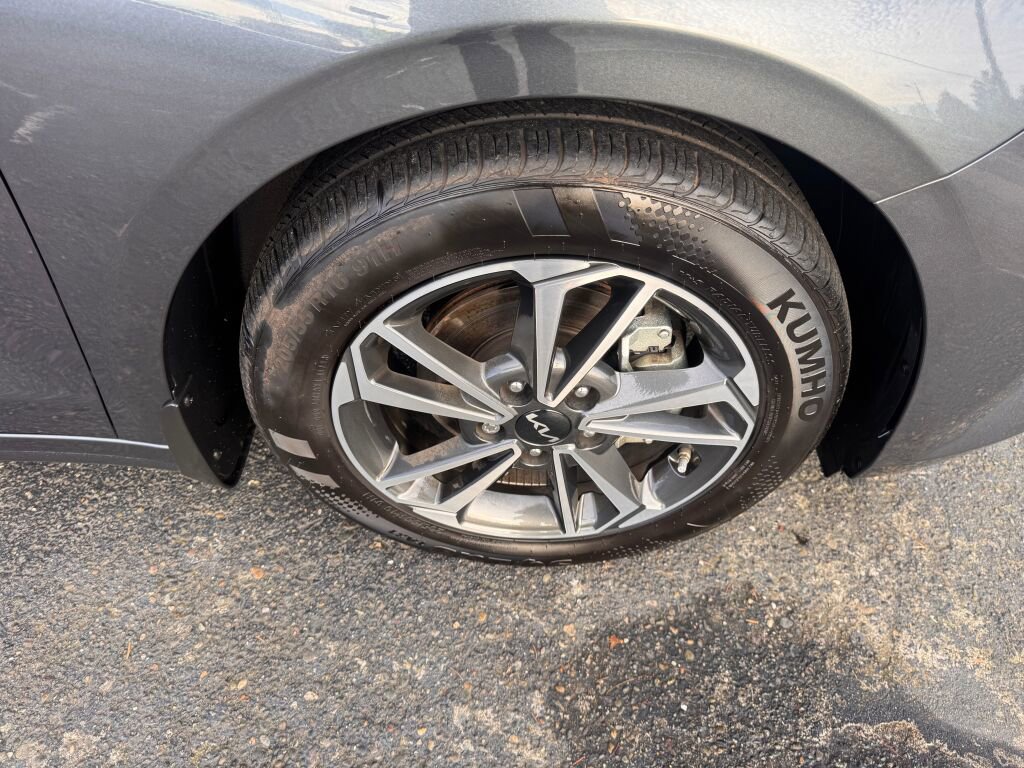 Used 2023 Kia Forte LXS image 4