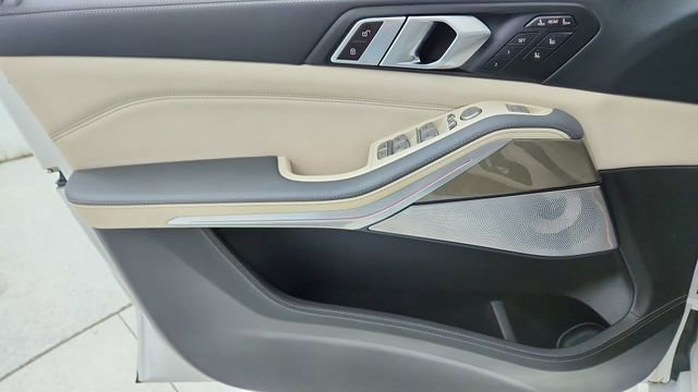 Used 2024 BMW X7 M60i w/ Executive Package image 39