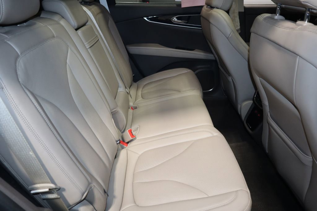 Used 2021 Lincoln Nautilus Reserve image 25