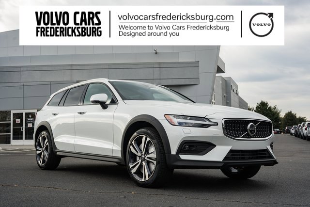 New 2026 Volvo V60 B5 Cross Country Plus w/ Protection Package Premier