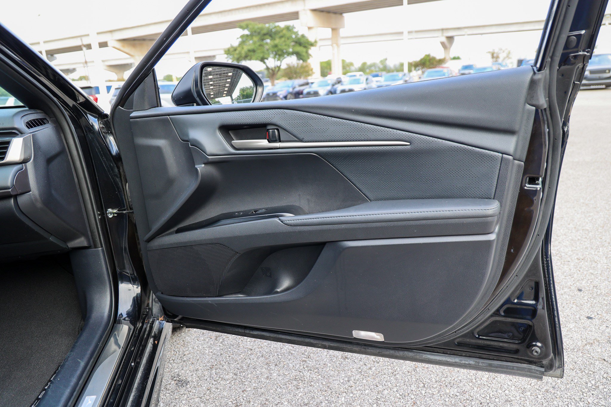 Used 2025 Toyota Camry XSE FWD image 40