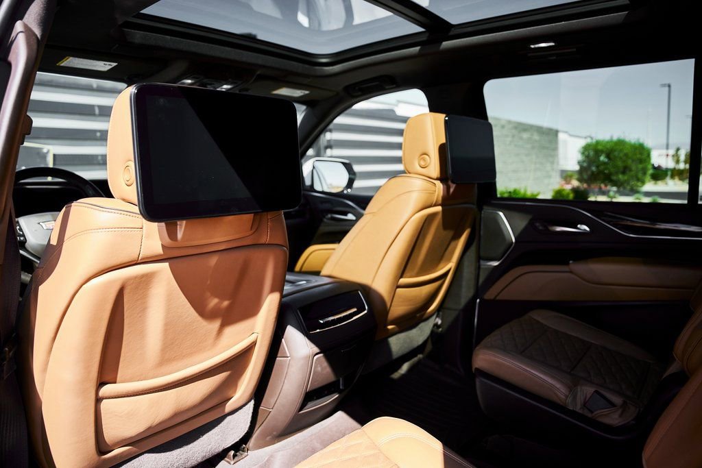 Used 2023 Cadillac Escalade ESV Sport w/ LPO, ONYX Package image 38