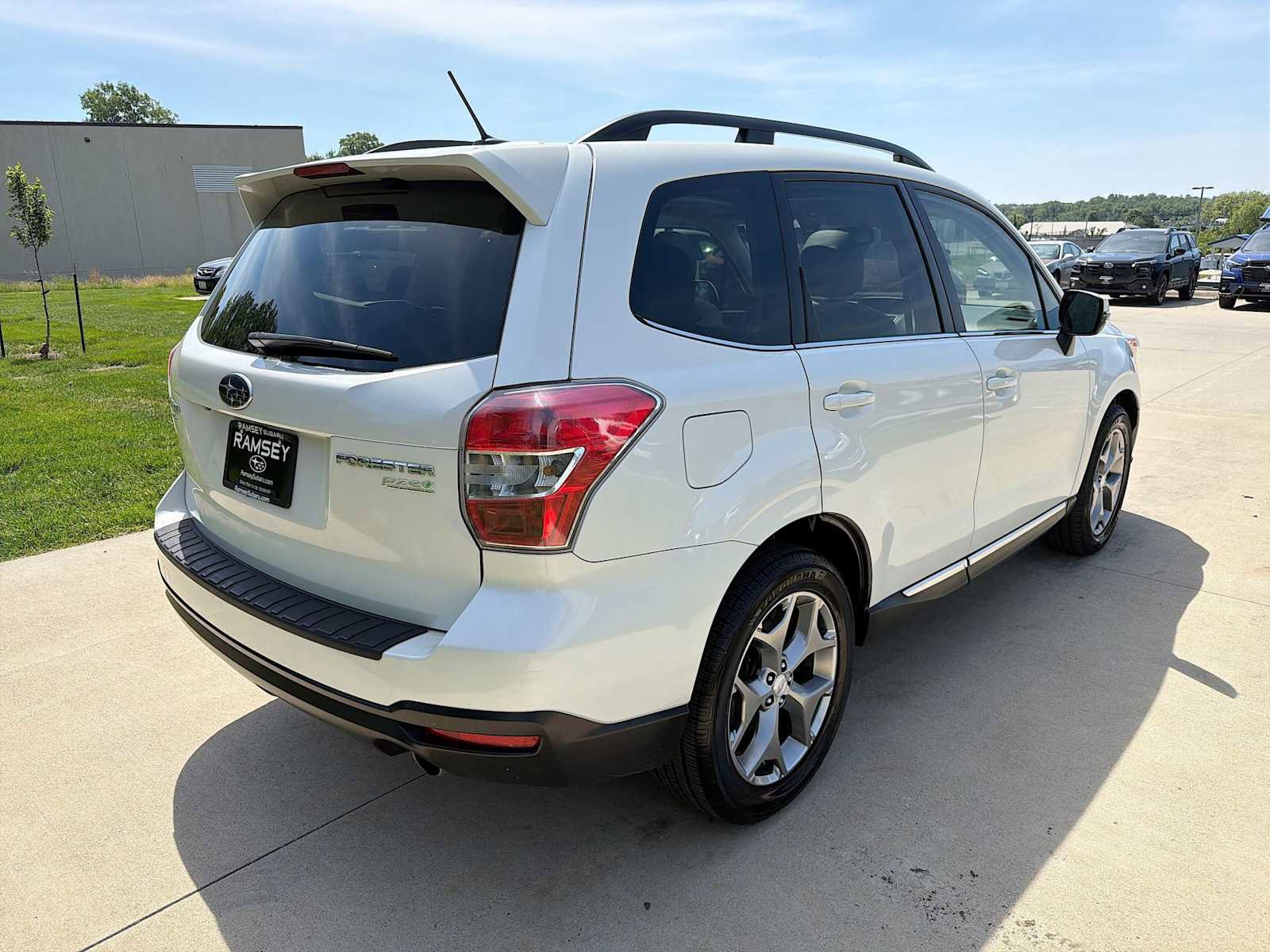 Used 2015 Subaru Forester 2.5i Touring w/ Eyesight & Navigation System AWD/4WD image 6