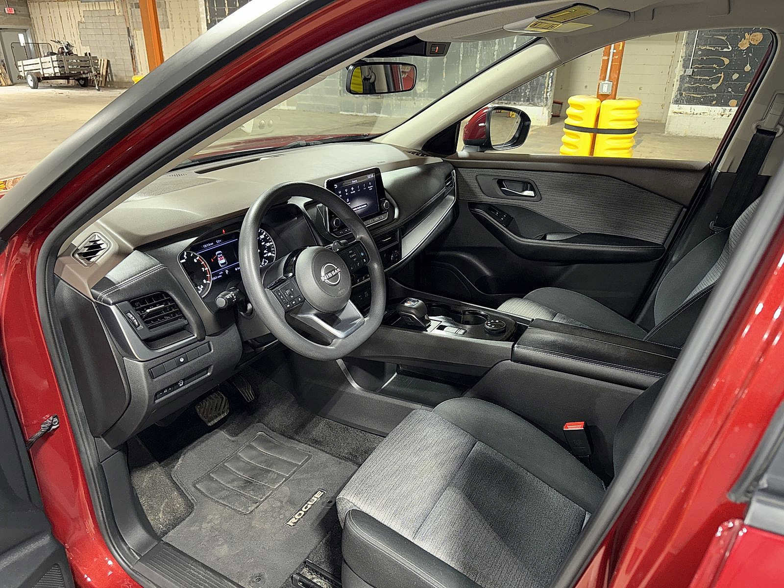 Used 2023 Nissan Rogue SV image 28