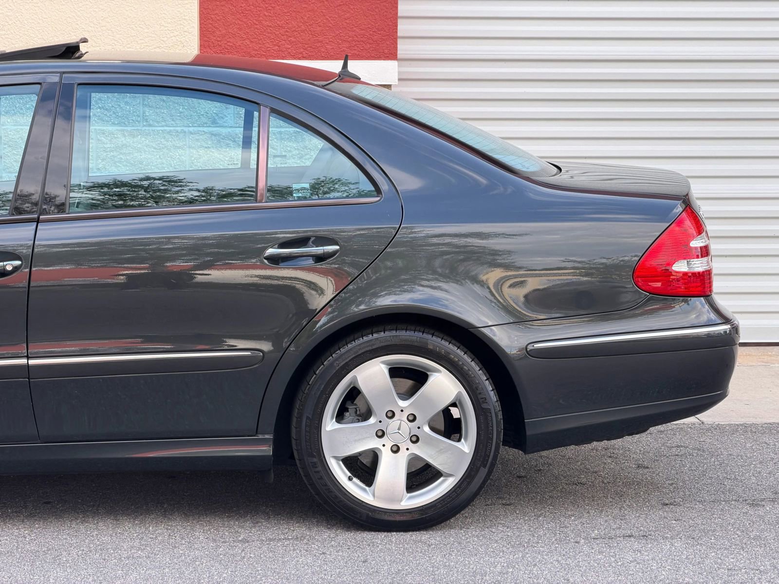 Used 2003 Mercedes-Benz E 500 Sedan image 40