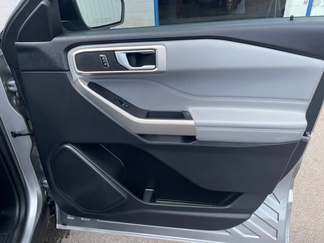 Used 2023 Ford Explorer XLT w/ Equipment Group 202A AWD/4WD image 40