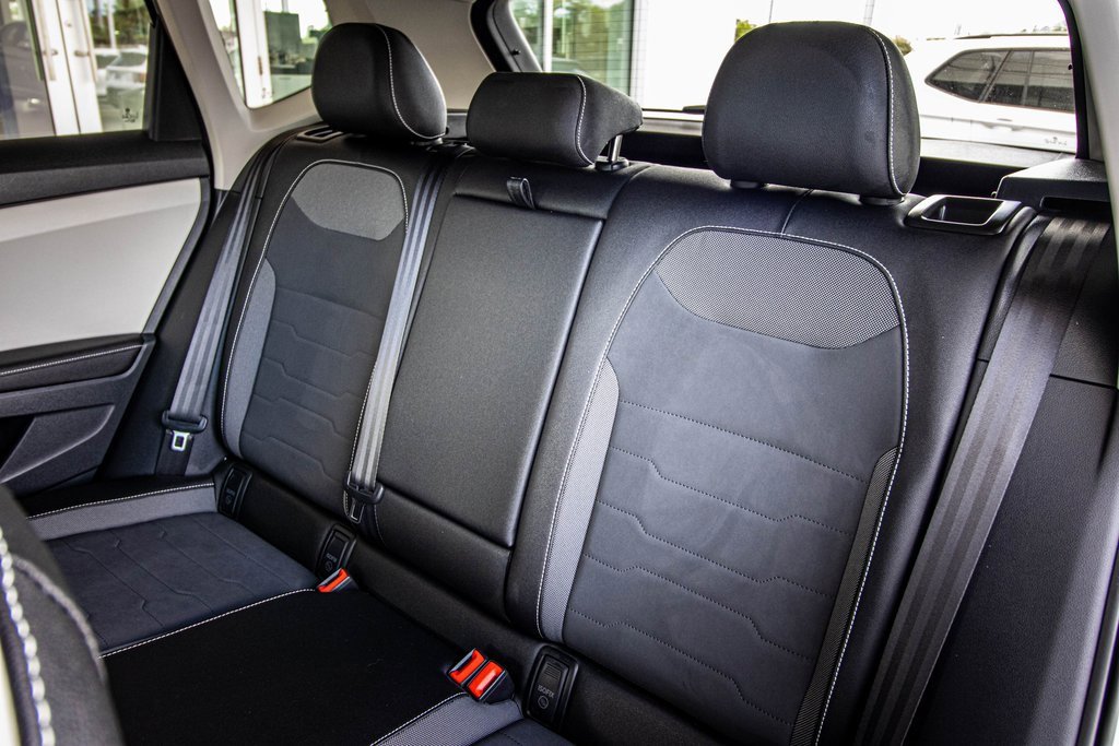 Certified 2025 Volkswagen Taos SE w/ Black Wheel Package image 48