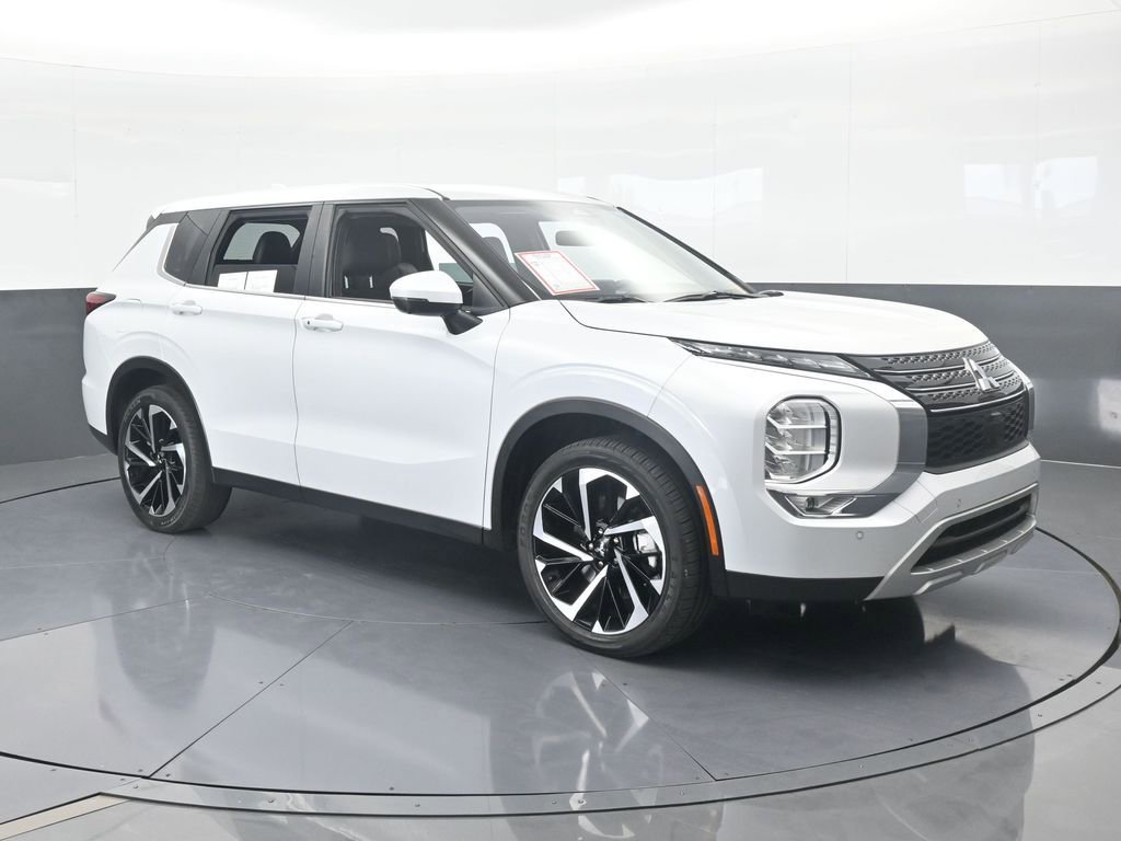 Used 2023 Mitsubishi Outlander SE image 8