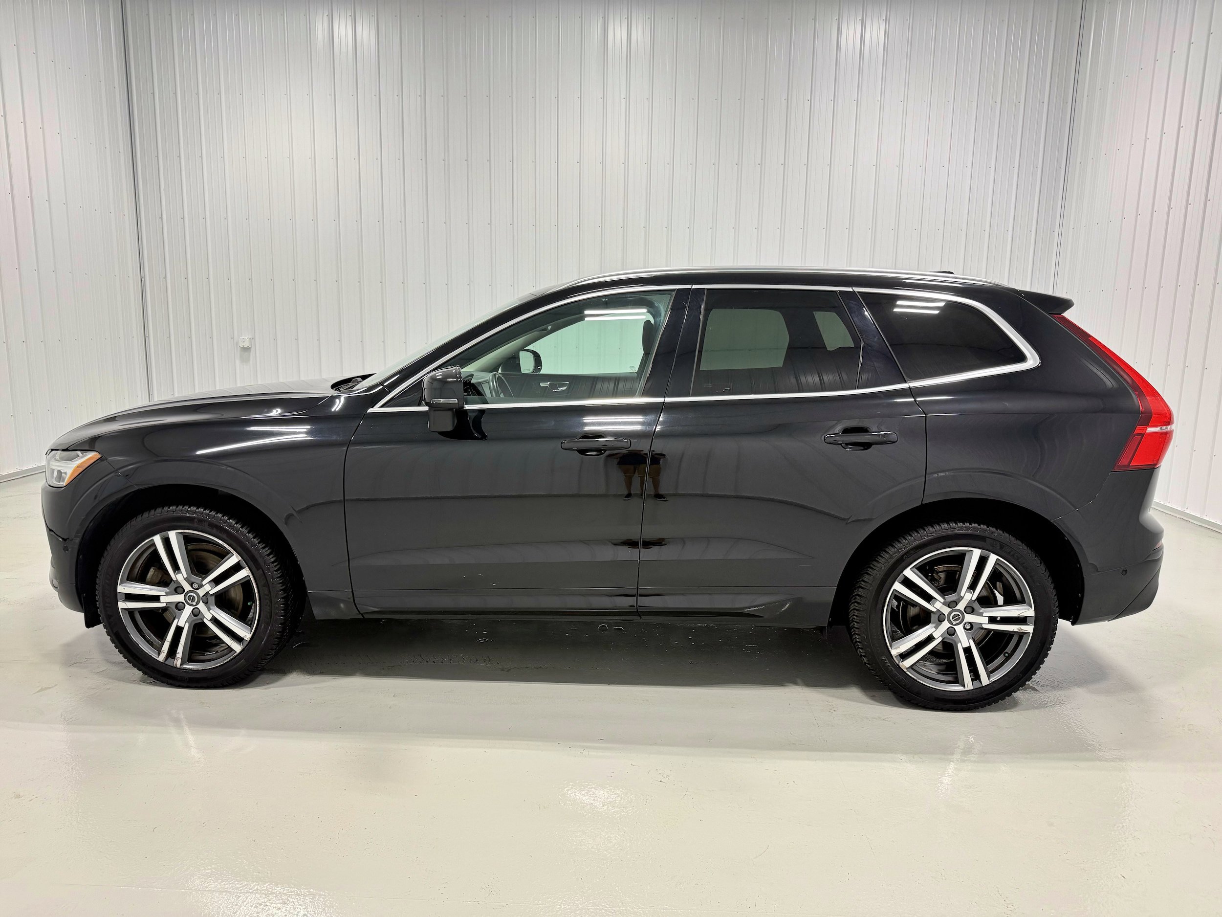 Used 2019 Volvo XC60 T6 Momentum w/ Premium Package AWD/4WD image 26