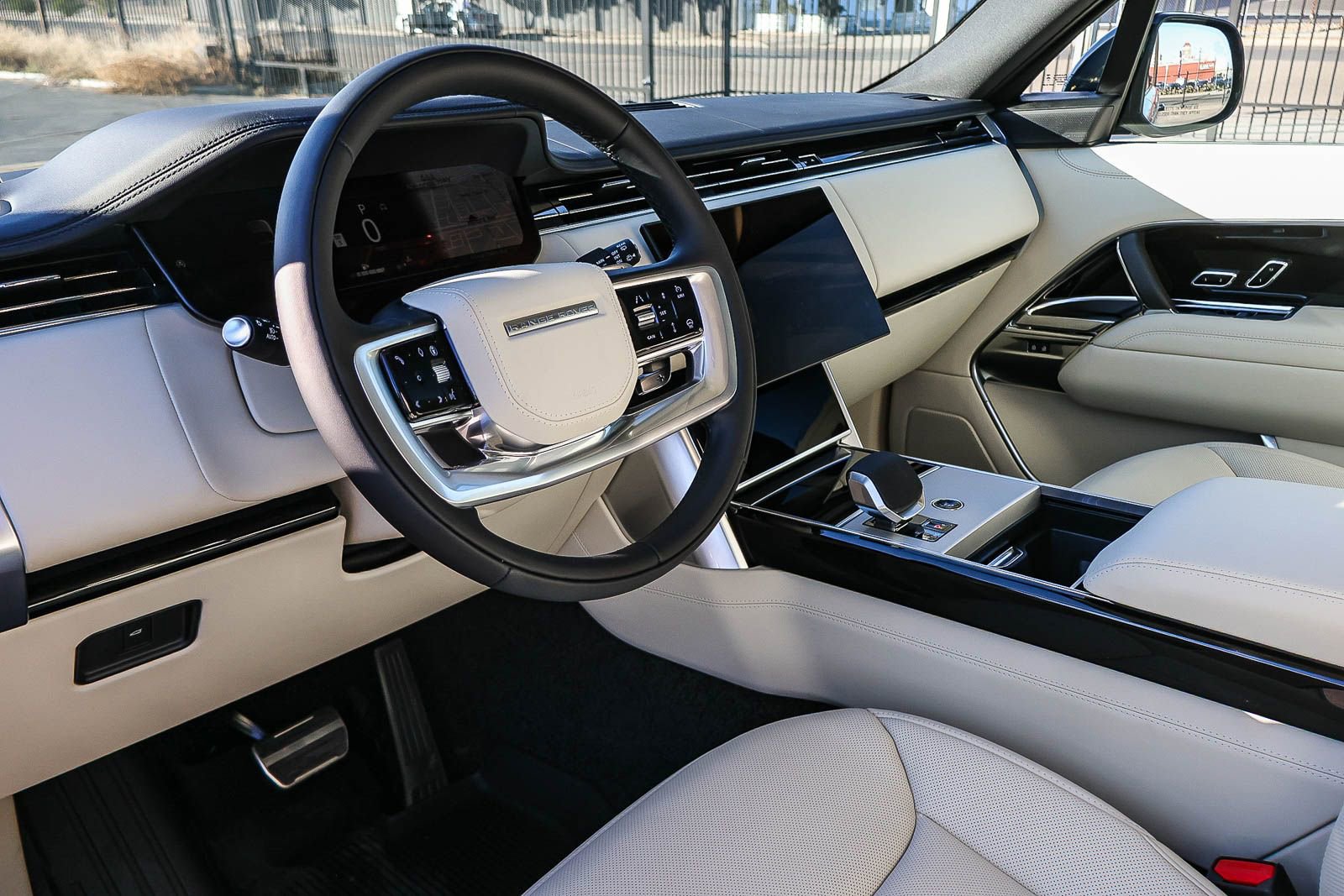 New 2026 Land Rover Range Rover Long Wheelbase SE image 29