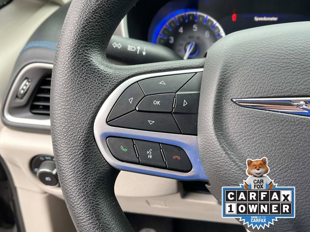 Used 2021 Chrysler Pacifica Touring image 28
