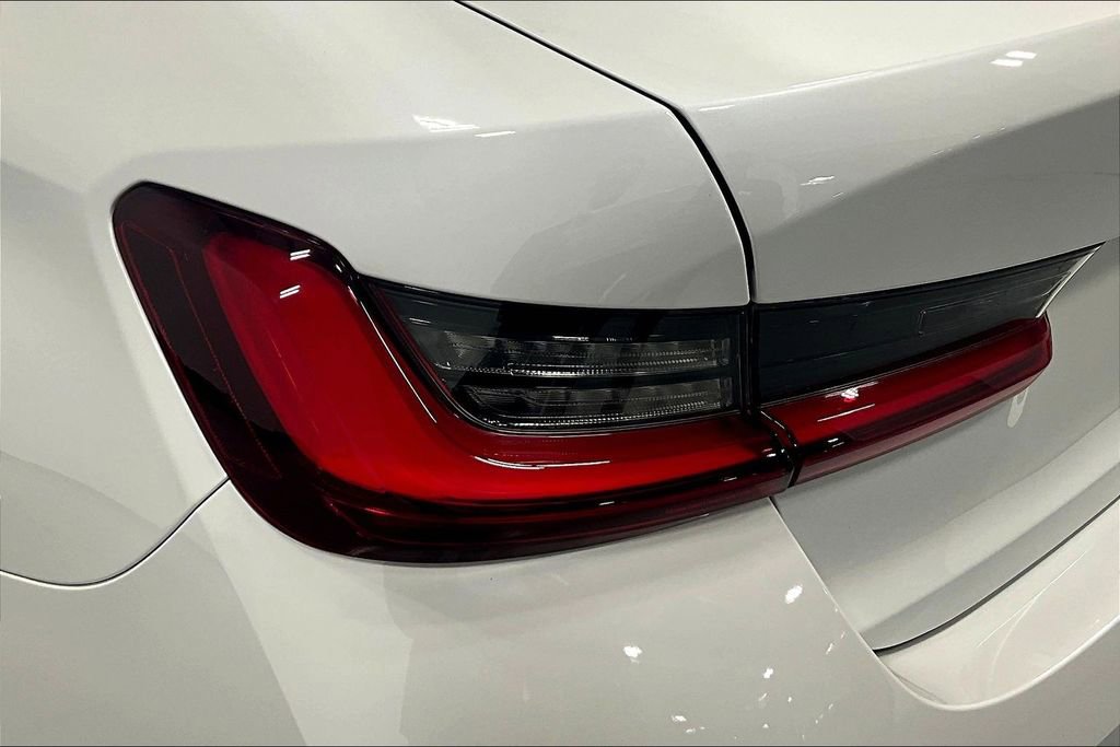 New 2025 BMW 330i Sedan w/ Convenience Package RWD image 32
