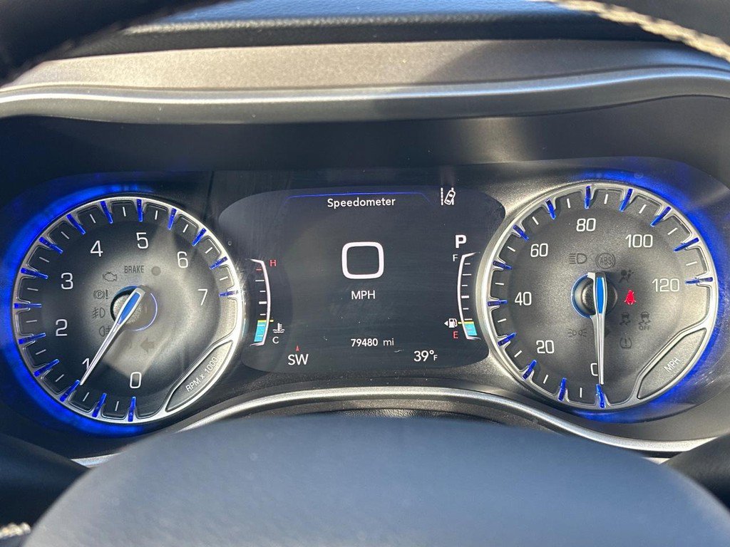 Used 2020 Chrysler Pacifica Touring-L Plus w/ Tire & Wheel Group FWD image 27