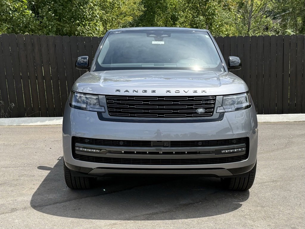 New 2025 Land Rover Range Rover SE image 9