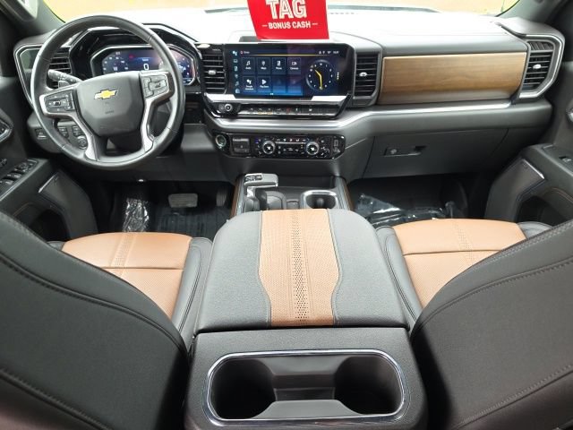 Used 2024 Chevrolet Silverado 1500 High Country w/ Technology Package AWD/4WD image 12