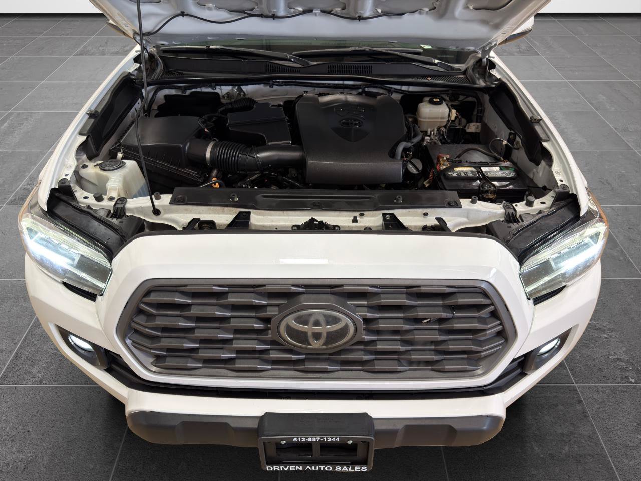 Used 2021 Toyota Tacoma TRD Off-Road w/ Technology Package AWD/4WD image 10