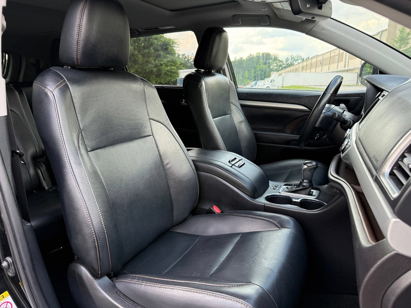 Used 2019 Toyota Highlander XLE AWD/4WD image 38