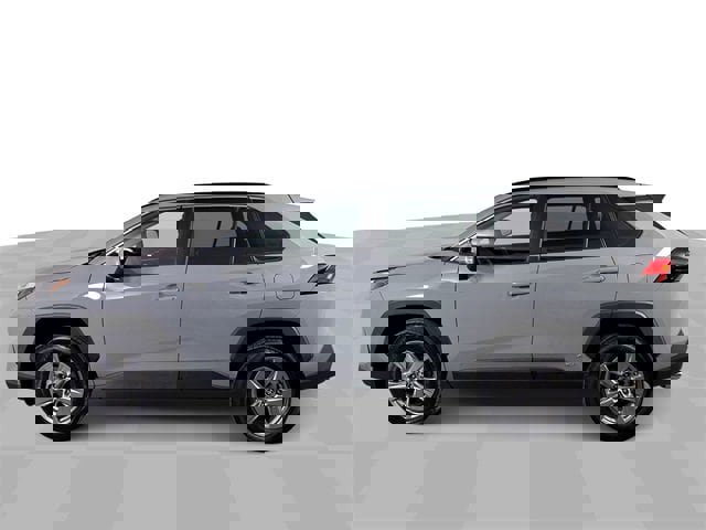 Used 2022 Toyota RAV4 XLE image 5