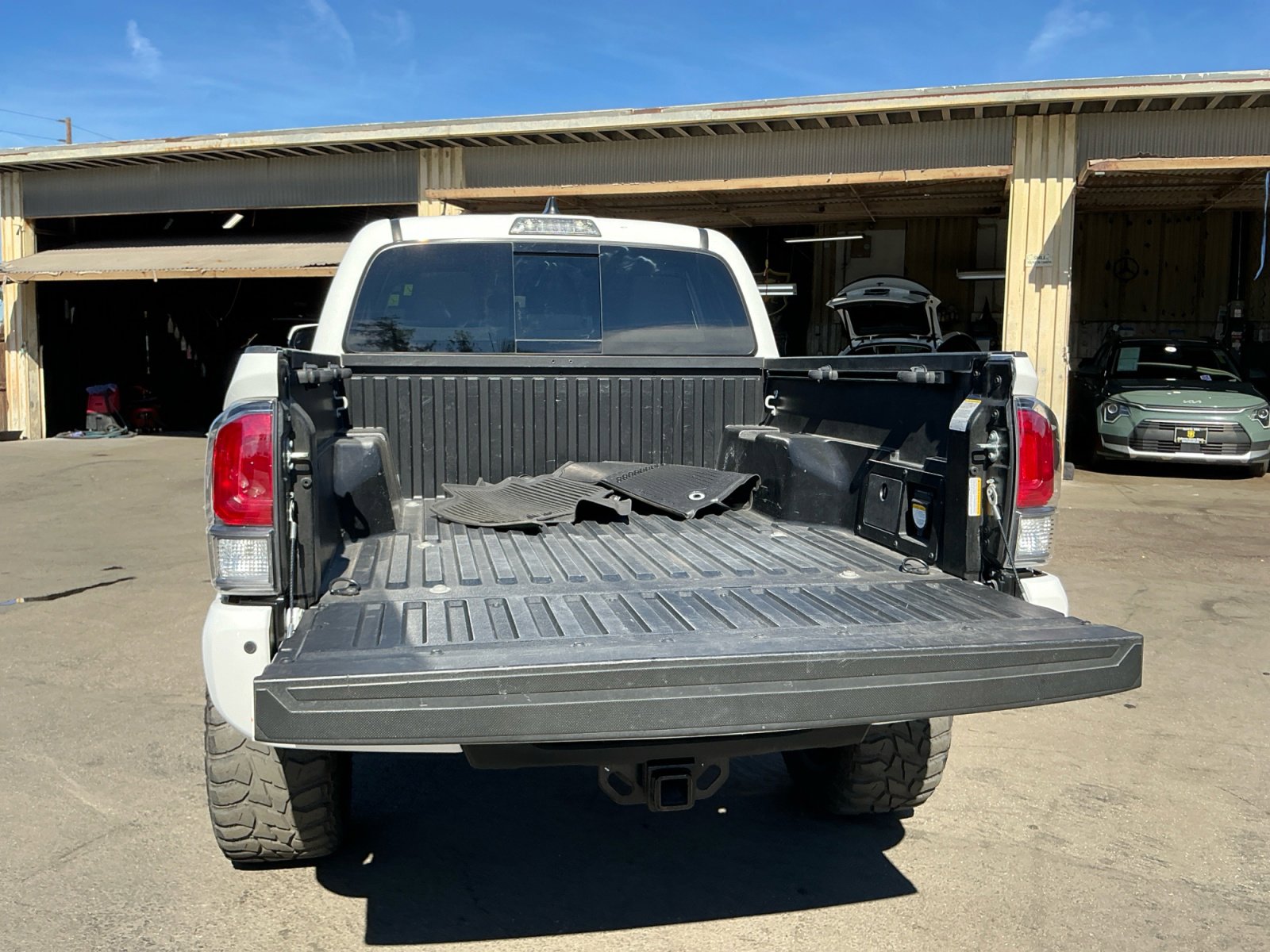 Used 2022 Toyota Tacoma TRD Off-Road w/ Technology Package image 25