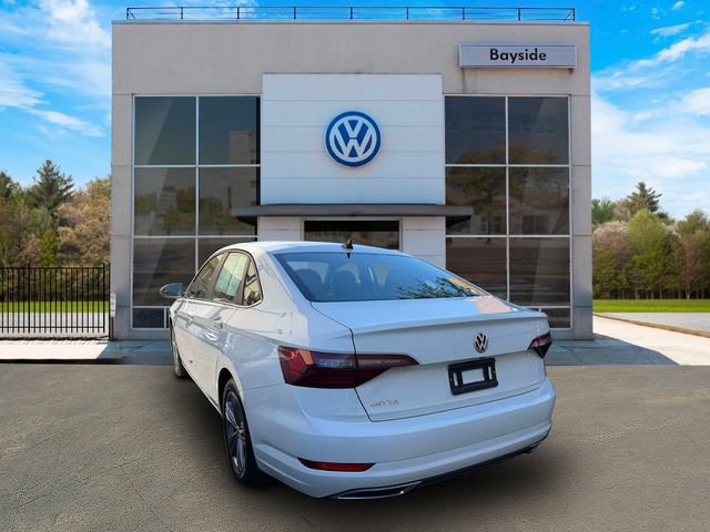 Certified 2021 Volkswagen Jetta R-Line w/ R-Line Cold Weather Package FWD image 5