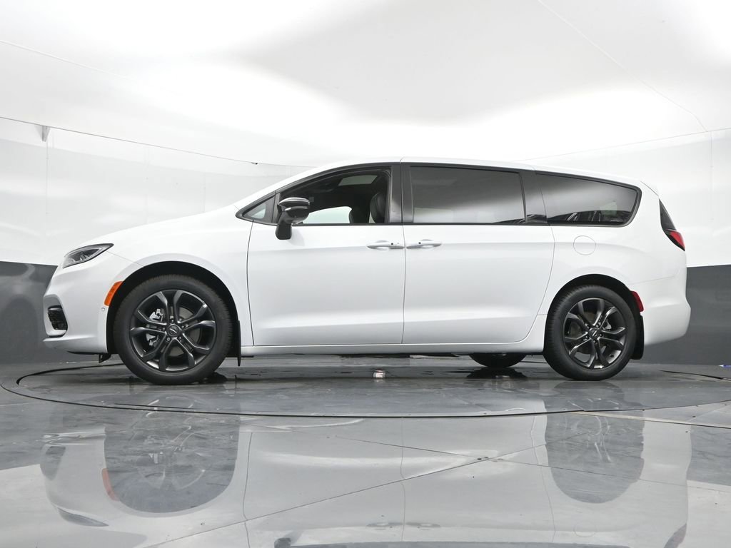 New 2026 Chrysler Pacifica Select image 44