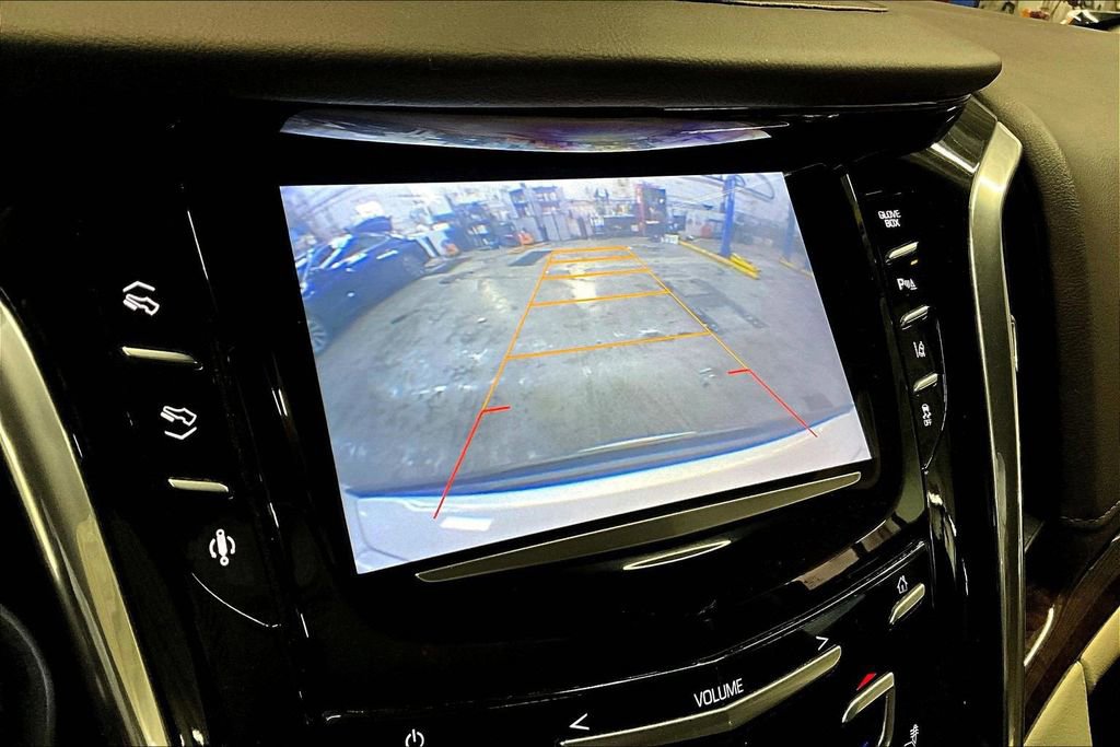 Used 2015 Cadillac Escalade Luxury image 14