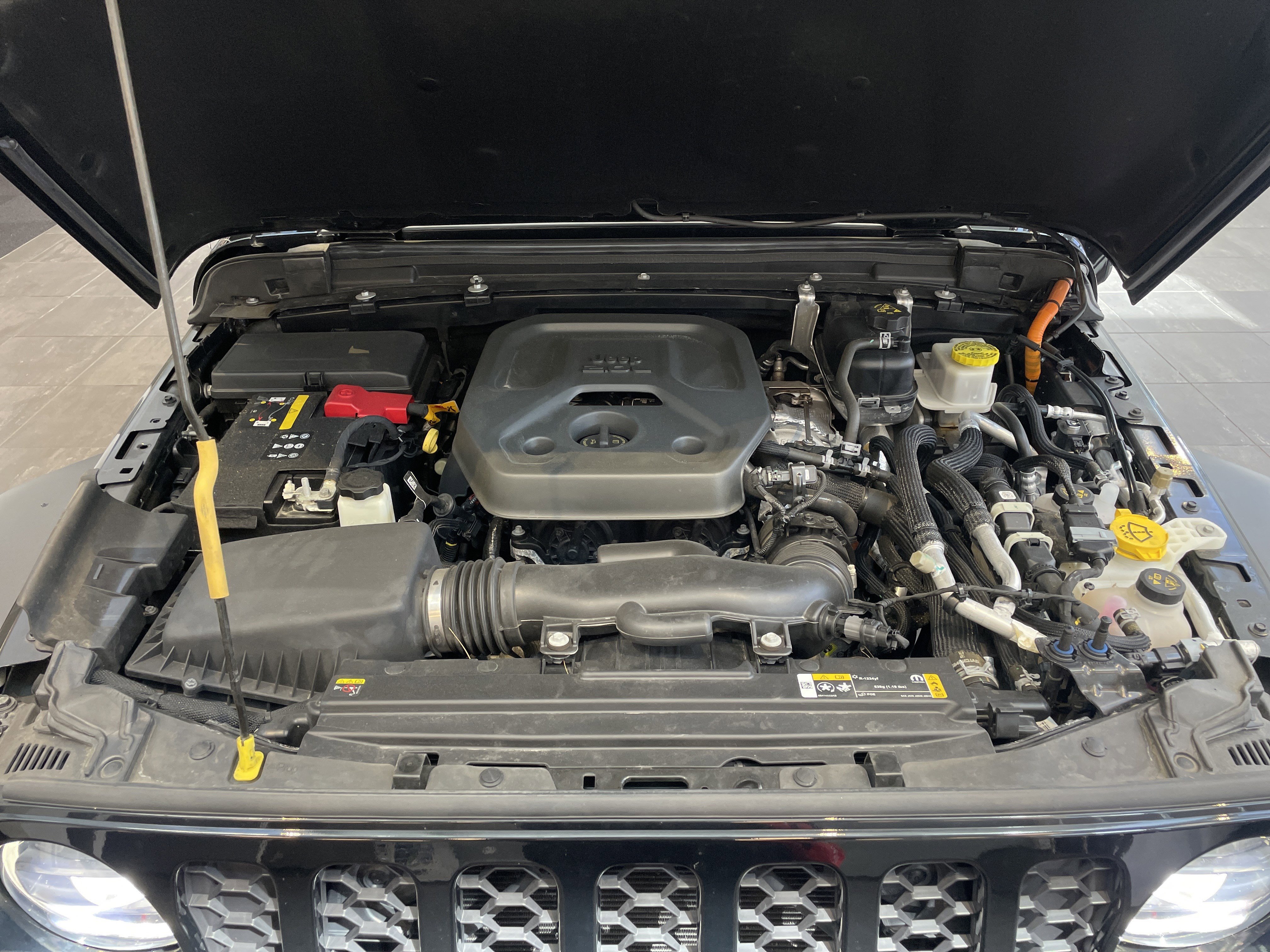 Used 2023 Jeep Wrangler Unlimited w/ Sun & Screen Package image 62