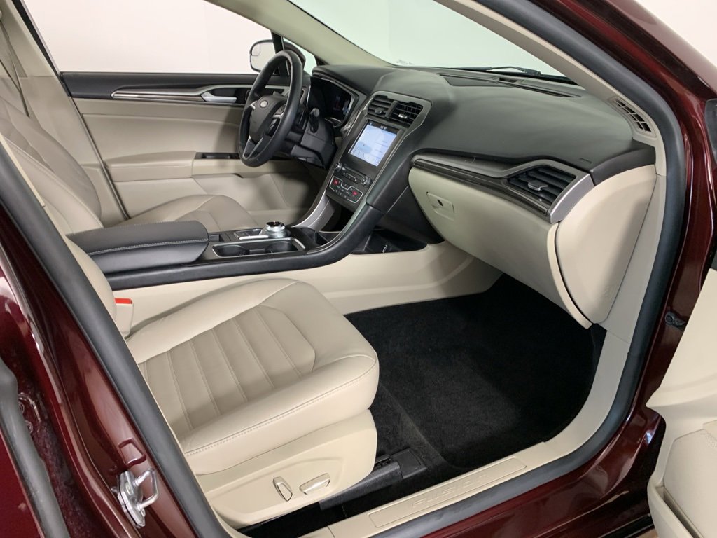 Used 2017 Ford Fusion SE w/ Fusion SE Technology Package image 37