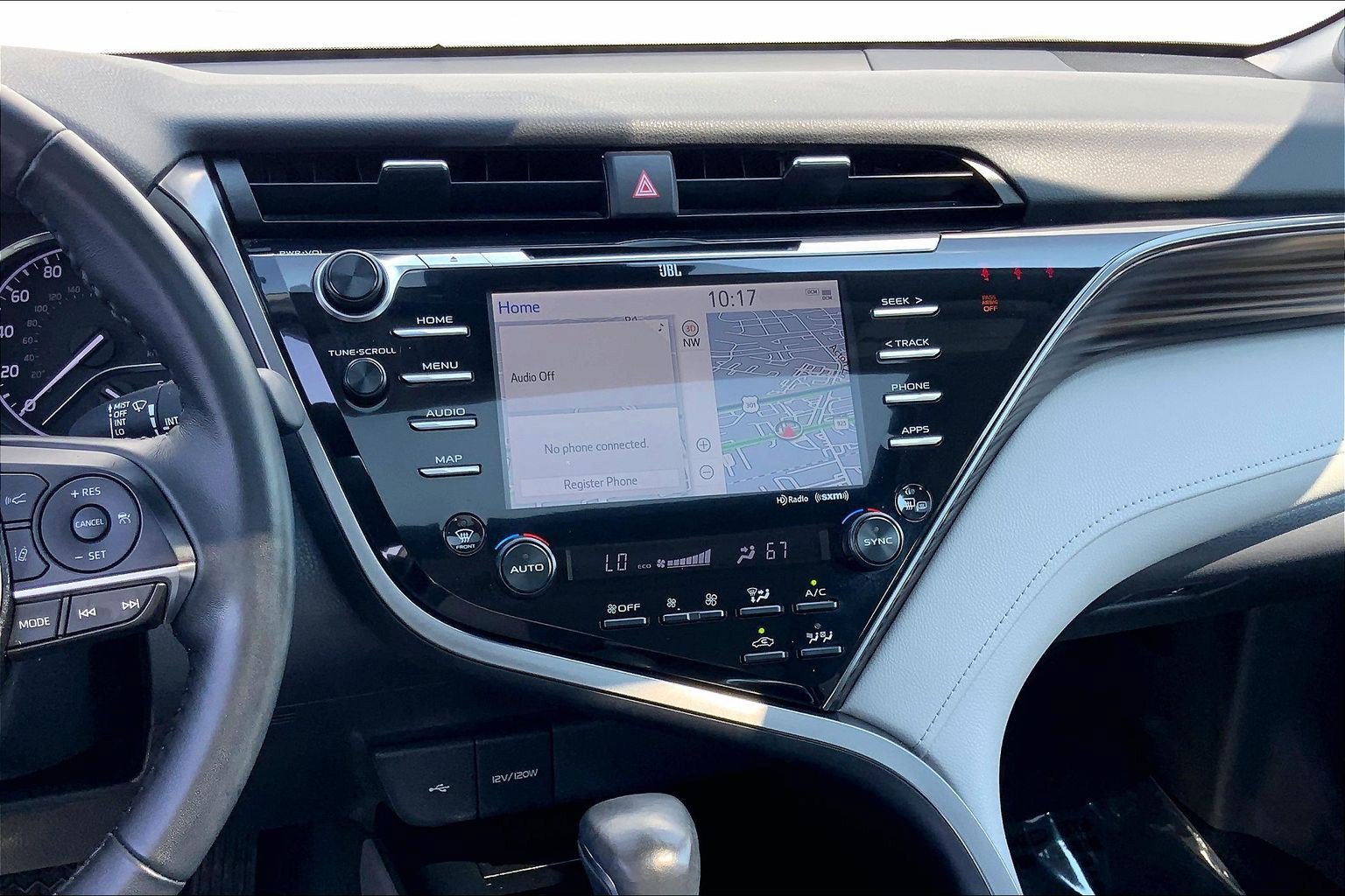 Used 2020 Toyota Camry XLE w/ Sunroof Package FWD image 7