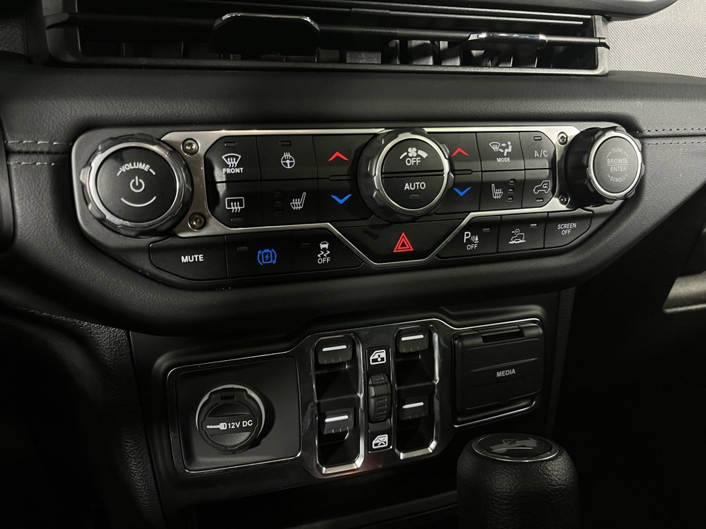 Used 2024 Jeep Wrangler Unlimited Sahara w/ Safety Group image 17