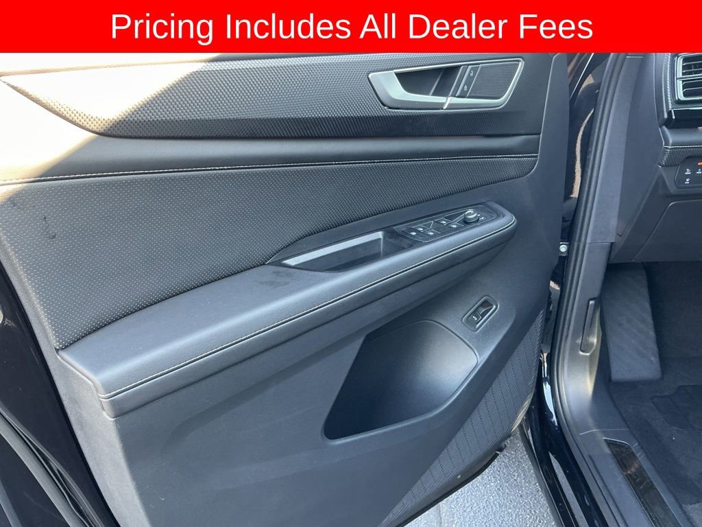 Used 2025 Volkswagen Atlas Cross Sport SEL AWD/4WD image 9