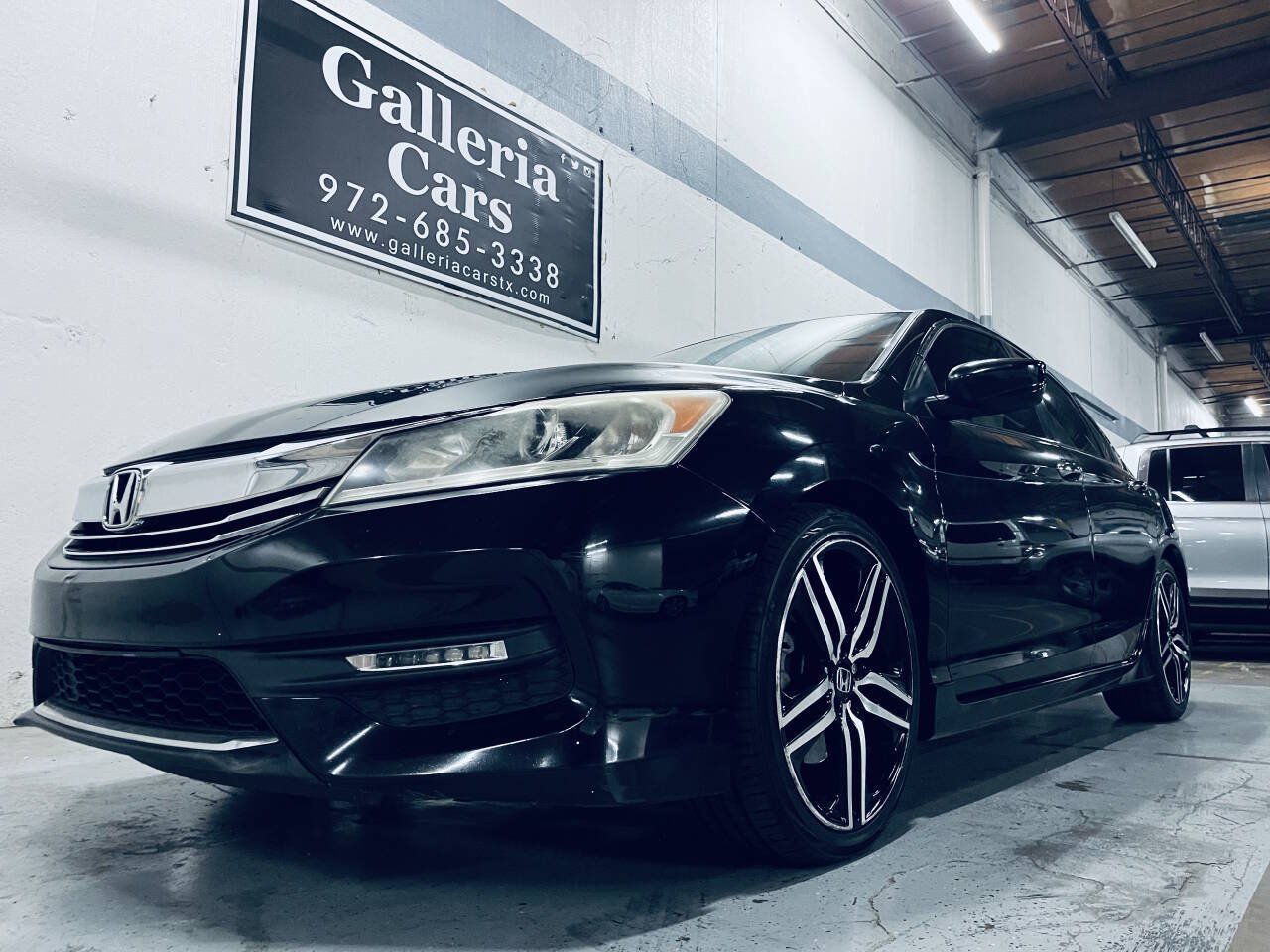 Used 2017 Honda Accord Sport image 2
