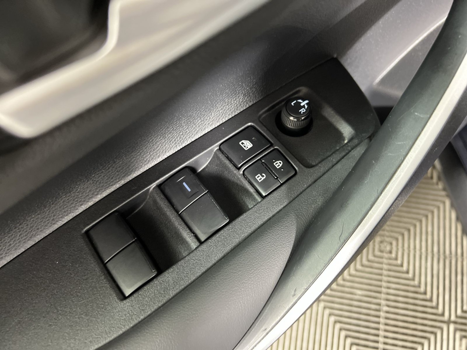 Used 2024 Toyota Corolla SE FWD image 15