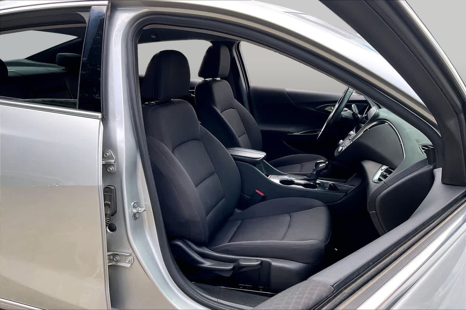 Used 2021 Chevrolet Malibu LT w/ Redline Edition FWD image 8