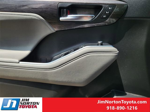 Used 2021 Toyota Highlander Platinum AWD/4WD image 24