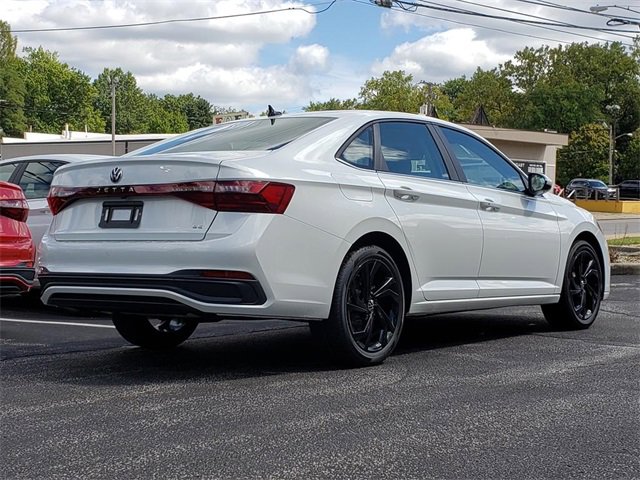 New 2025 Volkswagen Jetta SE image 3
