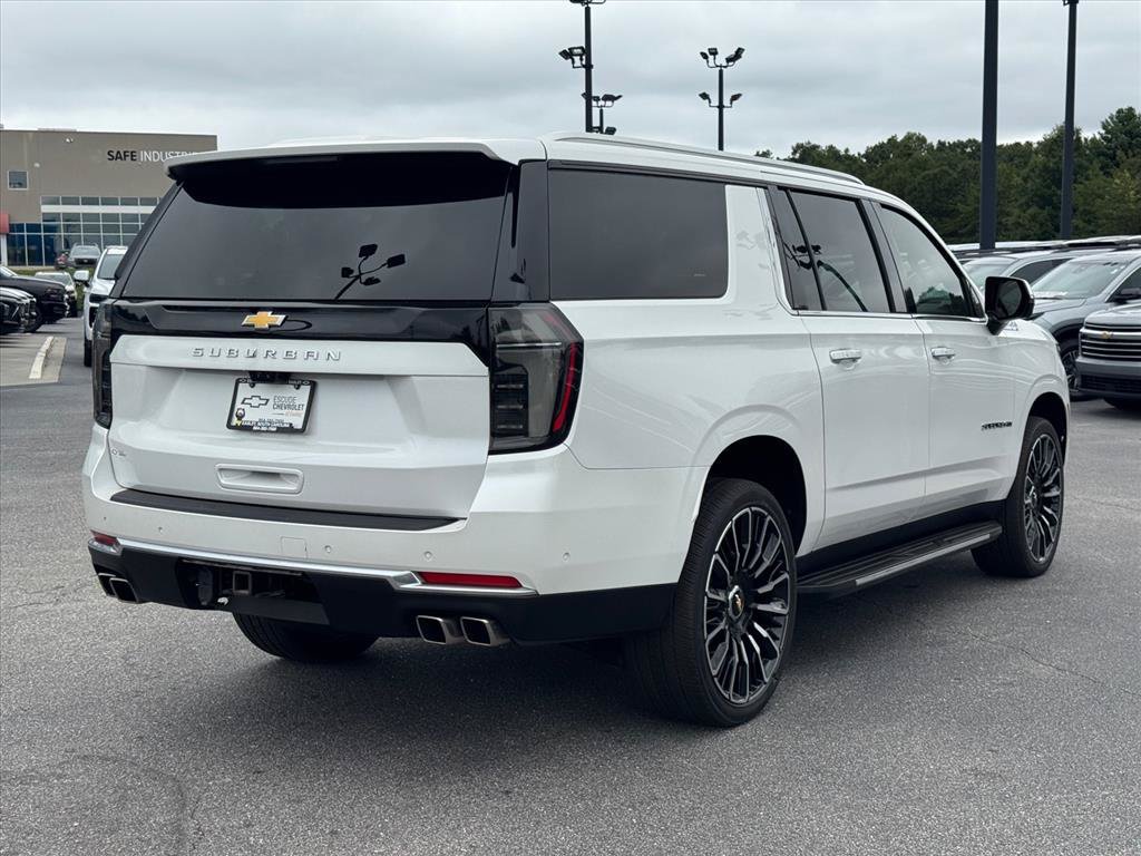 Used 2025 Chevrolet Suburban High Country AWD/4WD image 3