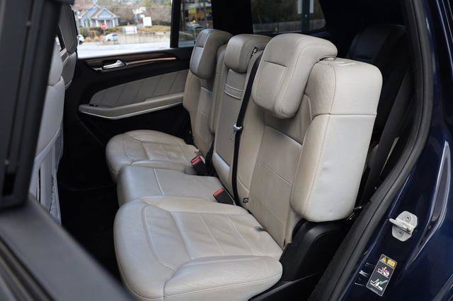 Used 2015 Mercedes-Benz GL 550 4MATIC image 24