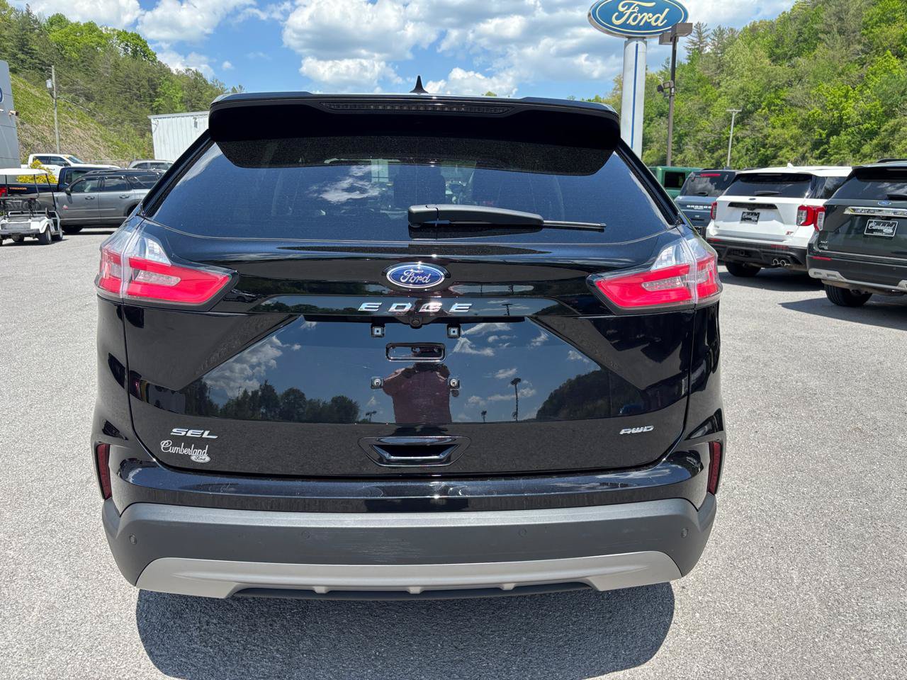 Used 2024 Ford Edge SEL w/ Convenience Package AWD/4WD image 3