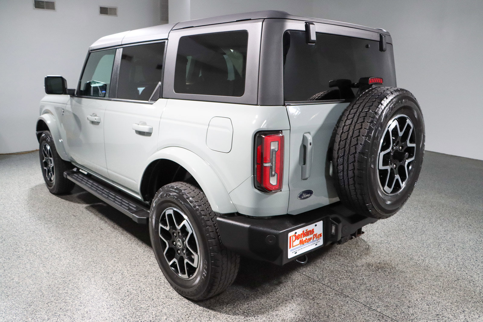 Used 2023 Ford Bronco Outer Banks image 9