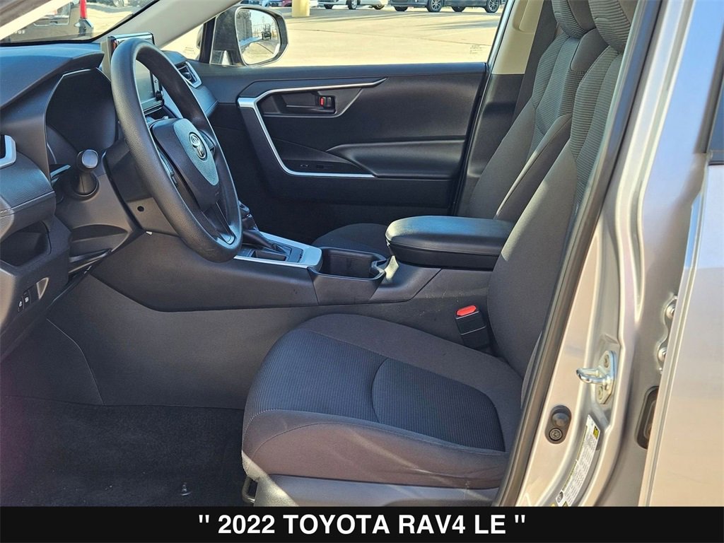Used 2022 Toyota RAV4 LE image 11