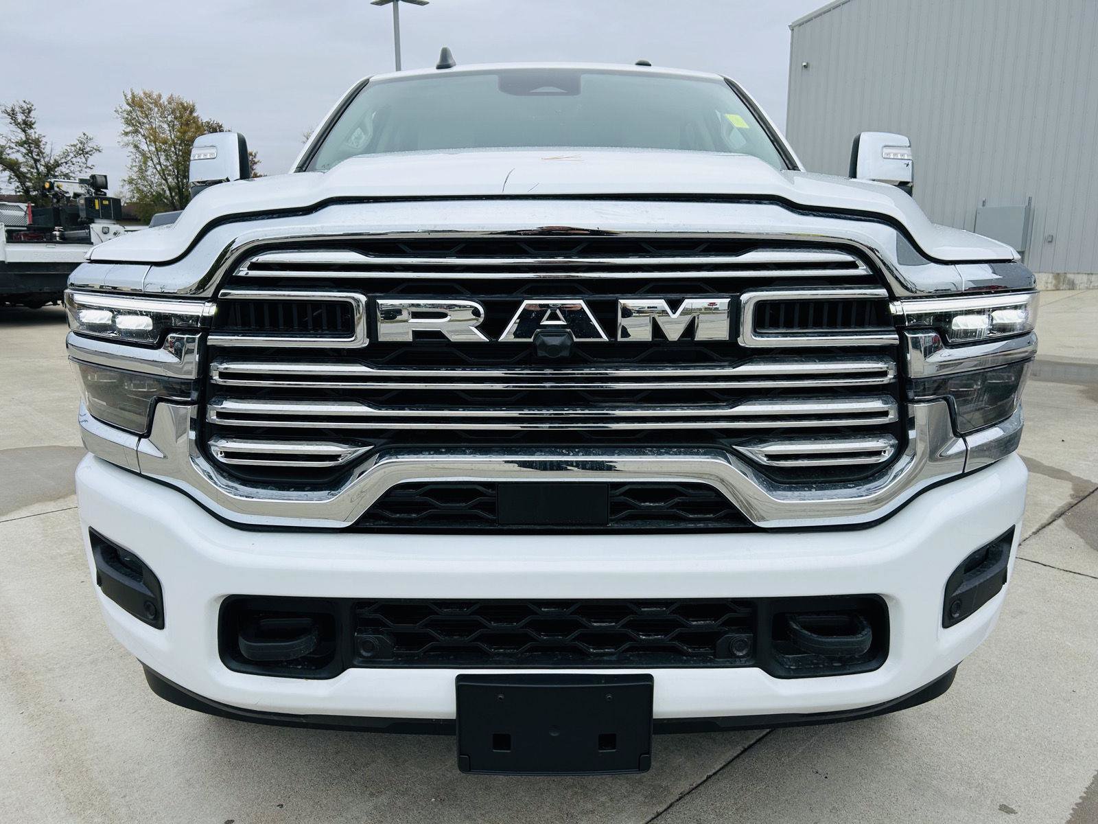 New 2026 RAM 3500 Laramie AWD/4WD image 36