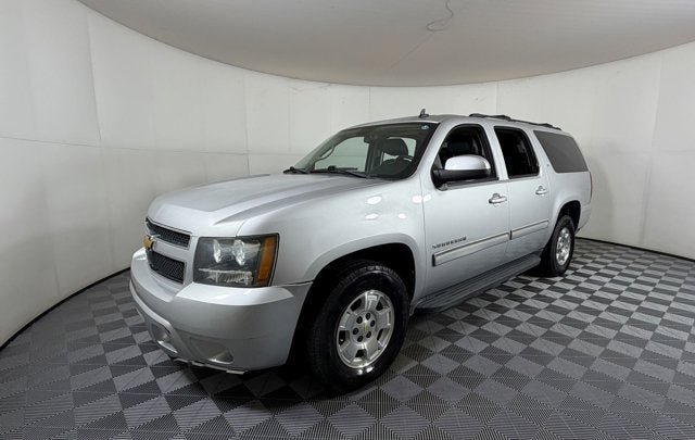 Used 2014 Chevrolet Suburban LT RWD image 2